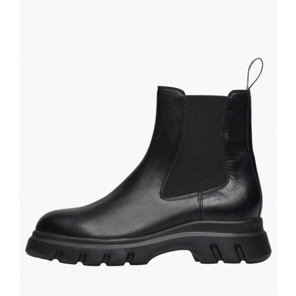 NWT VOILE BLANCHE TWILLY CHELSEA
Leather Boots in Black - Picture 1 of 16